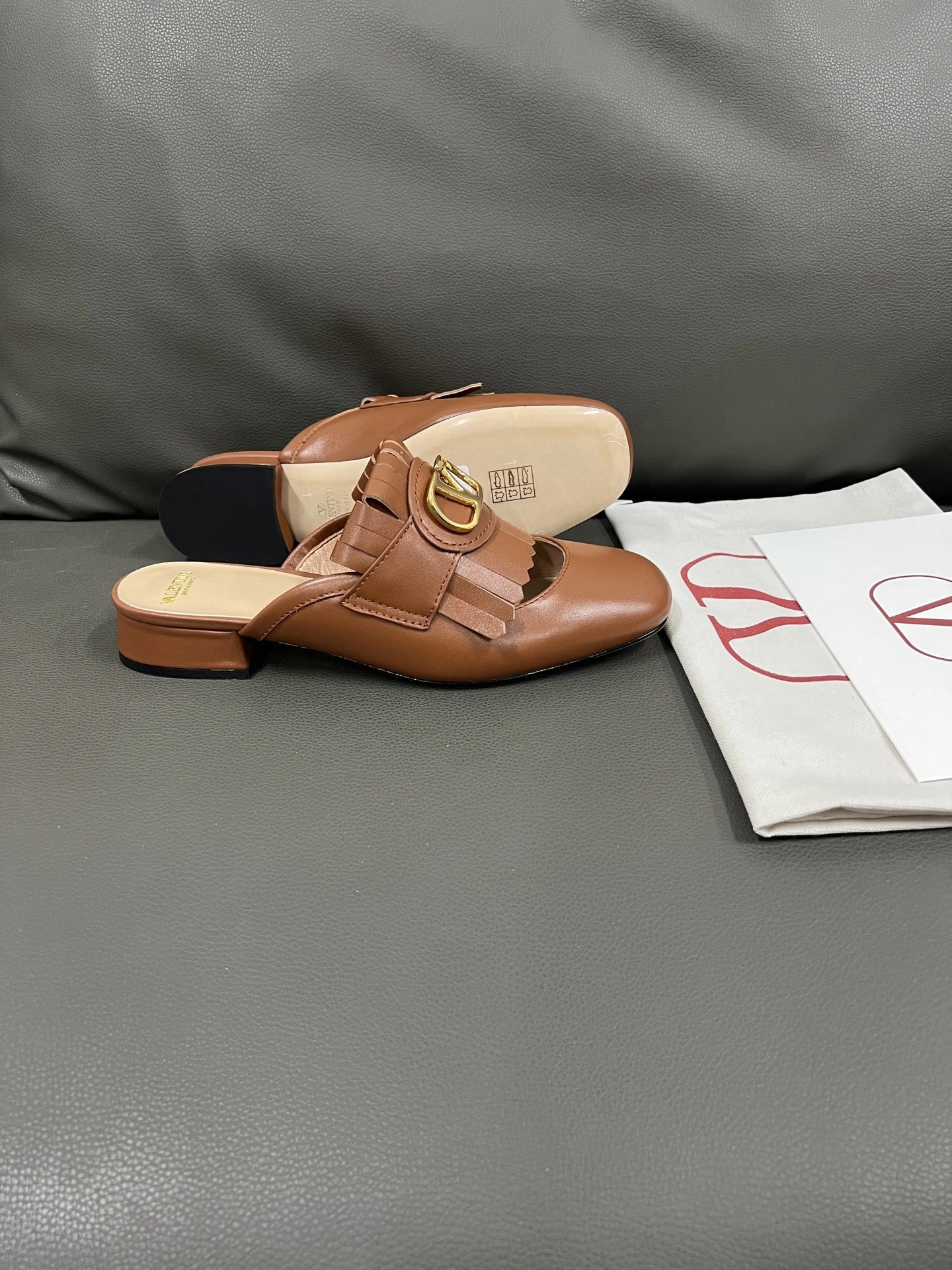COCO-- V1859ti9o 6W2S0LP8DSHN58 Heel height： 2.5CM Calfskin item:E-X194D4044